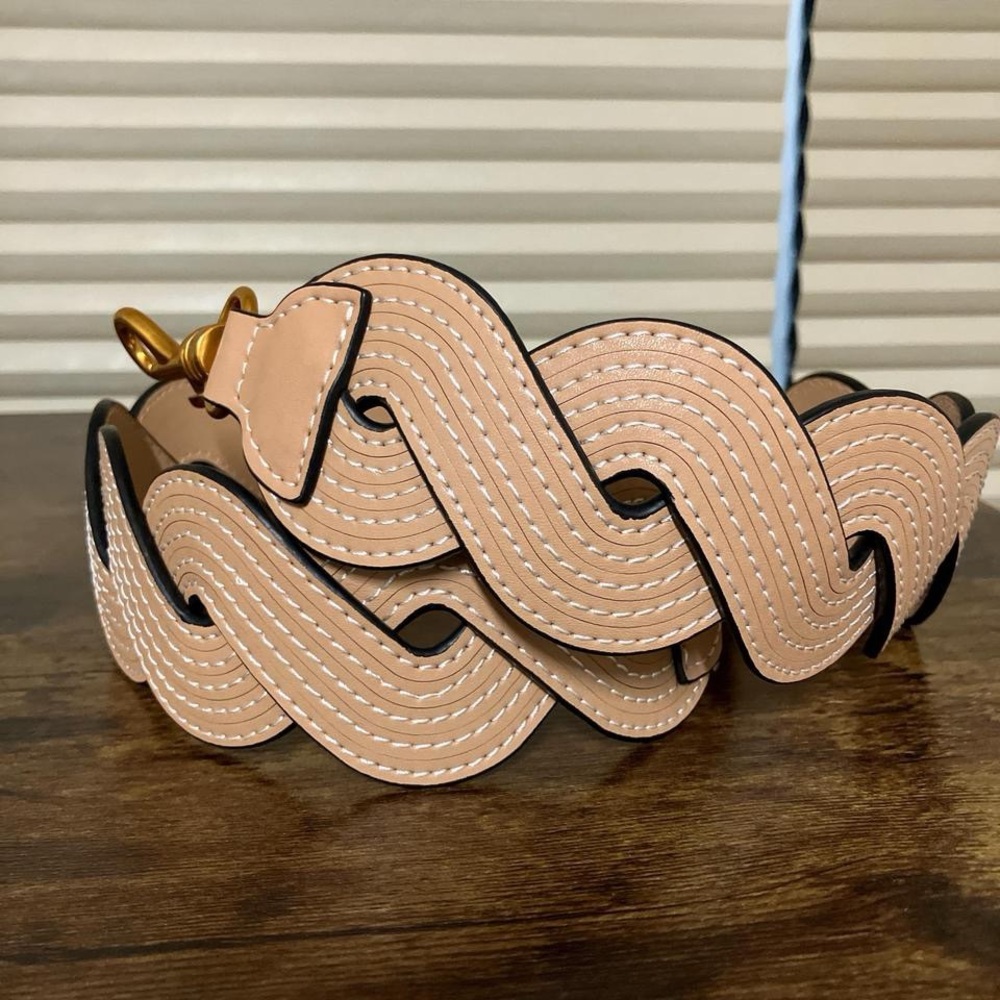 Stylish pink infinity designed, chunky belt🤍